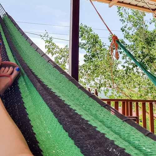 Σαγιονάρες: Μπορεί το πιο άνετο "παπούτσι" να βλάψει τα πόδια μας;