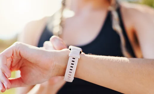 Γιατί αξίζει να μετράς τα βήματά σου; Ειδικός της Mayo Clinic εξηγεί πώς αλλάζει η υγεία σου