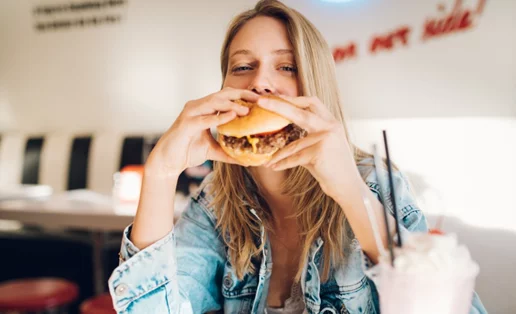 Τρως και δεν παχαίνεις; Τι μπορεί να "λέει" αυτό για τον θυρεοειδή σου
