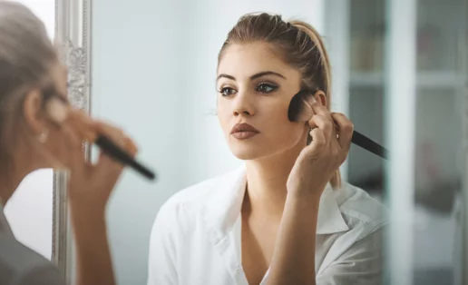 6 μεταξένιες πούδρες για το πρόσωπο με λιγότερα από 13 ευρώ