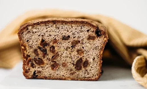 Η καλύτερη συνταγή για σταφιδόψωμο με βρώμη χωρίς ζάχαρη: Αφράτο και γεμάτο φυτικές ίνες