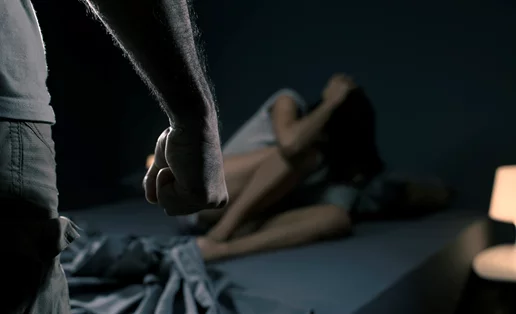 Κακοποίηση: Ποιες είναι οι σωστές (και οι λάθος) κινήσεις για να δικαιωθείς; Τι λέει ο ιατροδικαστής