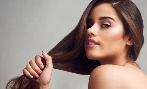 Η βραδινή haircare ρουτίνα που πρέπει να ακολουθήσεις αν θες λεία, μεταξένια μαλλιά