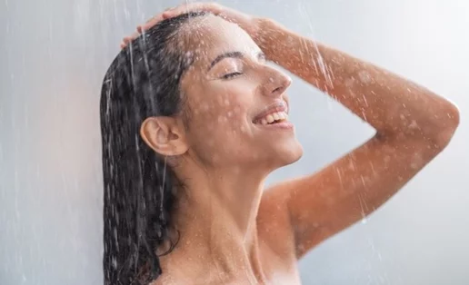 Η κίνηση - "ματ" στο ντους που θα σου χαρίσει βελούδινη επιδερμίδα στο σώμα