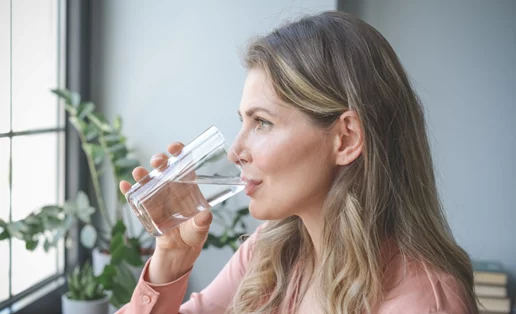 Το νερό είναι το "μυστικό" για να μεγαλώνουμε με υγεία - το ήξερες;