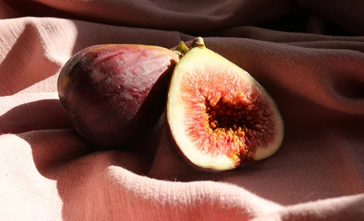 6 καλοκαιρινά φρούτα που σε ενυδατώνουν και σε κάνουν να λάμπεις