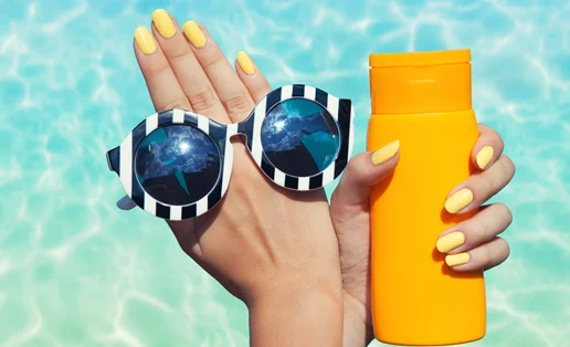 Αυτές οι αποχρώσεις μανικιούρ θα αναδείξουν τη μαυρισμένη επιδερμίδα σου