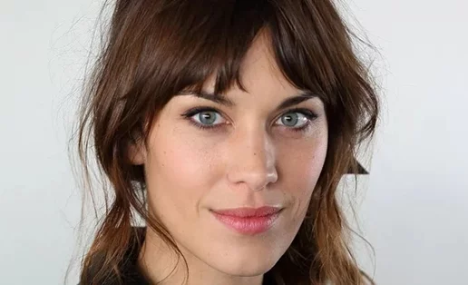 "Κόβει χρόνια": Το έξυπνο κούρεμα που κρύβει τις ρυτίδες