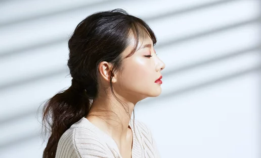 Έχεις κηλίδες από τον ήλιο; Τι πρέπει να αλλάξεις στη διατροφή σου