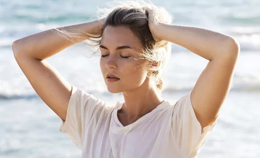 Καλοκαίρι και skincare: Ποιες υφές να προτιμάς στα προϊόντα για βαθιά ενυδάτωση στις υψηλές θερμοκρασίες