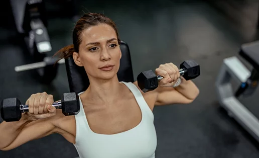 Τρέξιμο ή βάρη; Η άσκηση που "ρίχνει" το σάκχαρο και την κοιλιά πιο γρήγορα