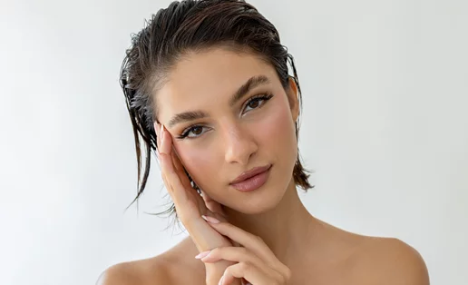 Πυκνά, γεμάτα φρύδια χωρίς κόπο: Το μόνο που χρειάζεσαι είναι αυτή η καθημερινή ρουτίνα