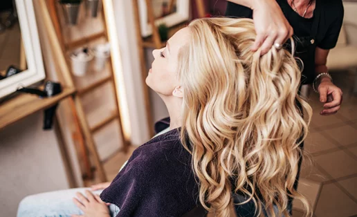 Τα ιδανικότερα κουρέματα για σένα που έχεις πυκνά μαλλιά