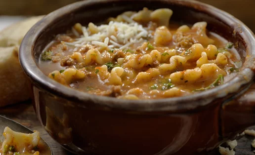 Τα συνδυάζει όλα: Η viral σούπα του TikTok που θυμίζει μακαρόνια με κιμά