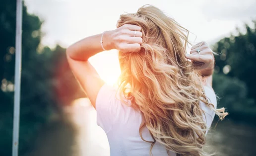 Αραίωση & Τριχόπτωση: Οι καλύτεροι οροί για πιο πυκνά και δυνατά μαλλιά