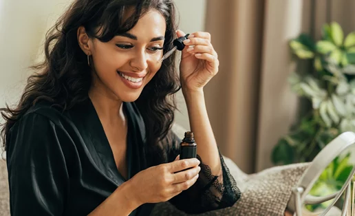 Αυτός ο ορός με χρώμα έχει βιταμίνη C και είναι παντού στα social media τώρα