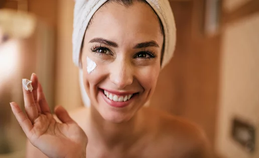 Αντηλιακό με χρώμα ή foundation με SPF;