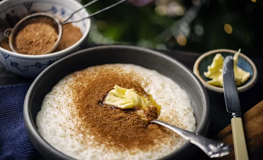 Porridge μελομακάρονο: Η πιο γιορτινή συνταγή για θρεπτικό πρωινό