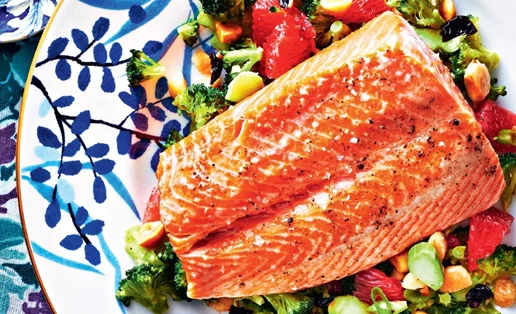 Πιλάφι με σολομό, μπρόκολο και τζίντζερ