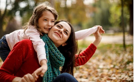 6 σημάδια που δείχνουν ότι παρέχεις συναισθηματική ασφάλεια στα παιδιά σου