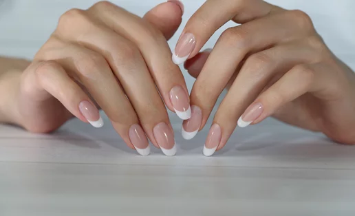 Οι τάσεις στα νύχια που αξίζει να υιοθετήσετε λίγο πριν την εκπνοή του καλοκαιριού