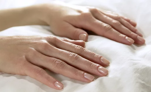 Νο Make-up Nails: Η τάση στο μανικιούρ που θα υιοθετήσουν το 2025 όλα τα stylish girls