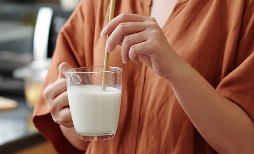 Είναι το πλήρες γάλα καλύτερο από αυτό των χαμηλών λιπαρών;