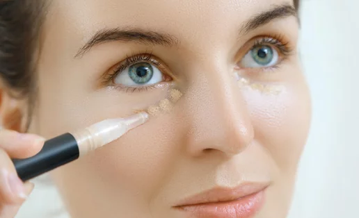 Το viral TikTok tip για την εφαρμογή του concealer που θα αλλάξει τον τρόπο που κάνεις το μακιγιάζ σου