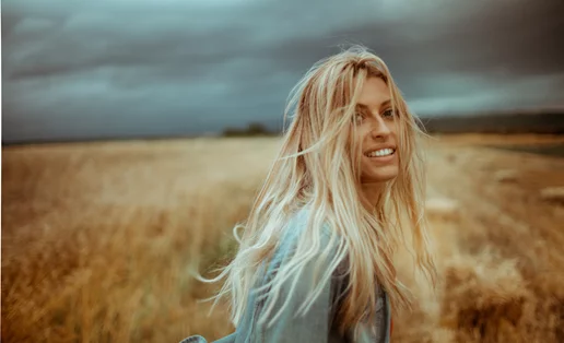 5 χρώματα μαλλιών που δίνουν την ψευδαίσθηση του όγκου