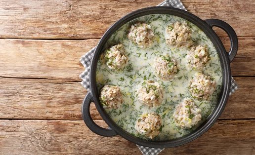 Γιουβαρλάκια αυγολέμονο: Η πιο νόστιμη σπιτική συνταγή από την Αργυρώ Μπαρμπαρίγου