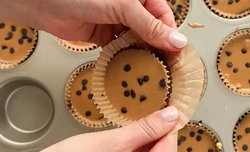 Cups βρώμης με σοκολάτα και φιστικοβούτυρο - χωρίς ψήσιμο!