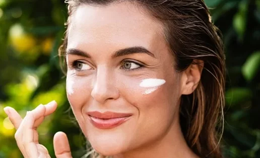 True or False? 3 μύθοι και 2 αλήθειες για τα αντηλιακά που πρέπει να γνωρίζεις