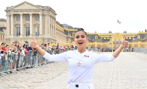 Ολυμπιακοί αγώνες 2024 | Η Σάλμα Χάγιεκ λαμπαδηδρόμος στη Γαλλία