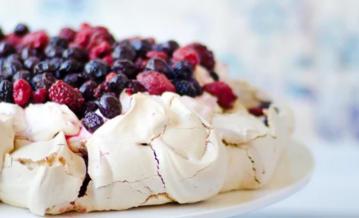 Τρία ανοιξιάτικα και ελαφριά επιδόρπια για το πασχαλινό τραπέζι