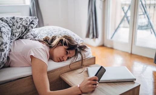 Ο λόγος που ξυπνάς το πρωί με περίεργη και άσχημη γεύση στο στόμα