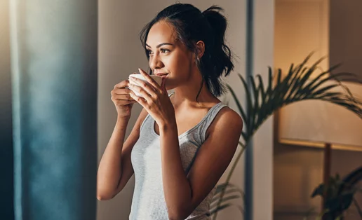 Το ρόφημα που πίνουν οι Ασιάτισσες και δεν ασπρίζουν τα μαλλιά τους