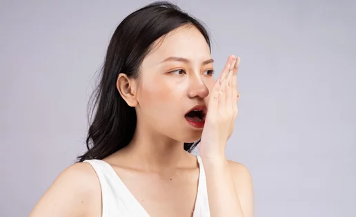 Δυσάρεστη αναπνοή: Σε τι μπορεί να οφείλεται και 5 tips για να την καταπολεμήσεις