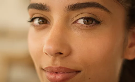 Η μαγική ρουτίνα των 60'' που απαλύνει τις ρυτίδες με άμεσο αποτέλεσμα