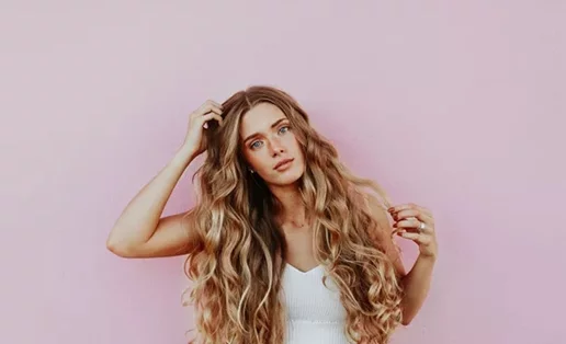 Αυτό είναι το έλαιο μαλλιών που έχει λατρέψει το Tik Tok: Το δοκιμάσαμε