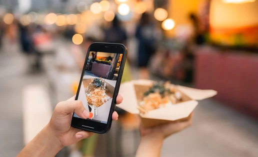 Τρως για τα... likes; Το φαινόμενο performative eating και οι κίνδυνοι του