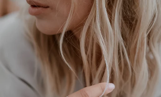 Το ιδανικό μήκος στα μαλλιά που κάνει όλες τις γυναίκες να δείχνουν μέχρι και 10 χρόνια νεότερες