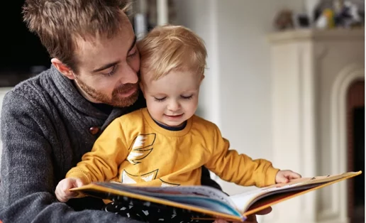Η ανάγνωση βιβλίων από κοινού με τους γονείς διευκολύνει τη μάθηση στα παιδιά