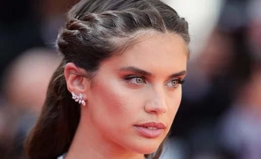 Τα χρώματα μαλλιών που φωτίζουν εξαιρετικά τα πράσινα μάτια