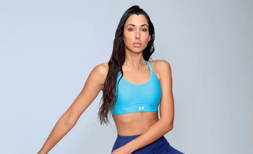 H αθλήτρια κολύμβησης Ένη Αργυρού είναι το cover girl του τεύχους Μαΐου