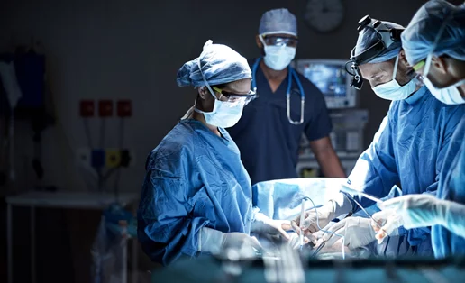 Σπουδαίο επίτευγμα: ομάδα Βρετανών γιατρών κατόρθωσε να μεταμοσχεύσει μήτρα από μία αδερφή στην άλλη