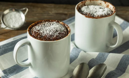 Το πιο ωραίο κέικ σοκολάτα για το Βαλεντίνο σου (έτοιμο σε 2 λεπτά μόνο)