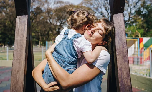 "Ζήτα αμέσως συγγνώμη": Μήπως με αυτή τη φράση μαθαίνουμε στα παιδιά πώς να λένε ψέματα;