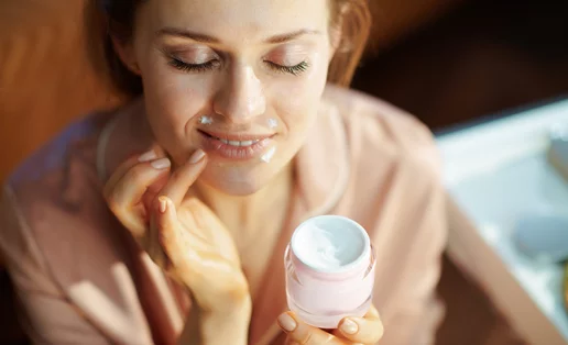 Κρέμα ημέρας ή κρέμα νύχτας; Ποια να επιλέξεις και γιατί