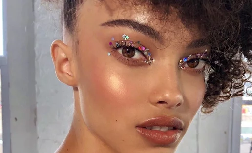 Crystal eyes: Το γιορτινό makeup trend που αναμένεται να κυριαρχήσει ολόκληρο το '23