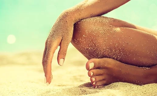 Trending now: Το πιο καλοκαιρινό χρώμα που θα δείξει υπέροχο στο μανικιούρ - πεντικιούρ του Αυγούστου